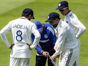 Rishab Pant in the field during injury