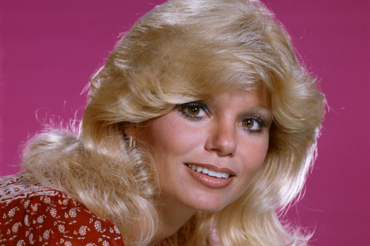 Loni Anderson smiling on set of WKRP in Cincinnati, remembered after her death at 79 due to prolonged illness.