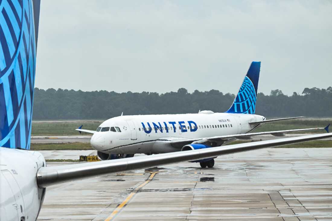 United Airlines aircraft grounded on runway due to nationwide system glitch, August 2025